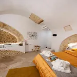 Guesthost - Number 12 Luxury 3*