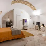 Guesthost - Number 12 Luxury Bed and breakfast Bari