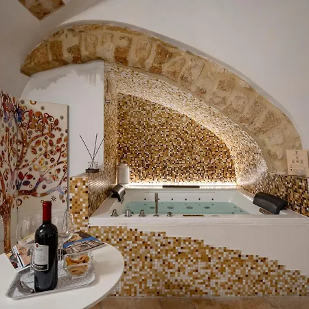 לינה וארוחת בוקר Guesthost - Number 12 Luxury 4*