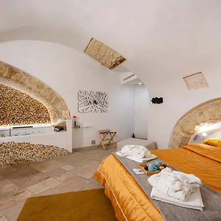 Guesthost - Number 12 Luxury 4*