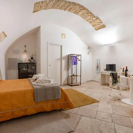 Guesthost - Number 12 Luxury Bed & Breakfast Bari