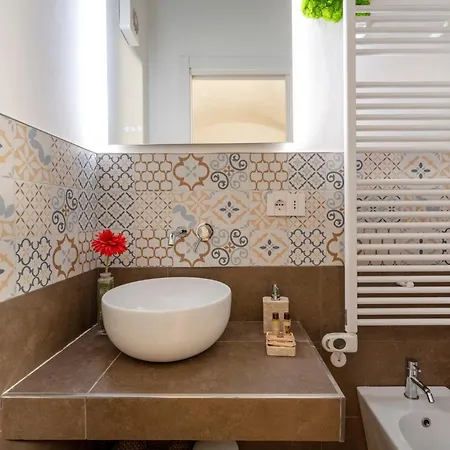 Guesthost - Number 12 Luxury לינה וארוחת בוקר