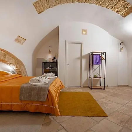 Guesthost - Number 12 Luxury Bed & Breakfast 3*
