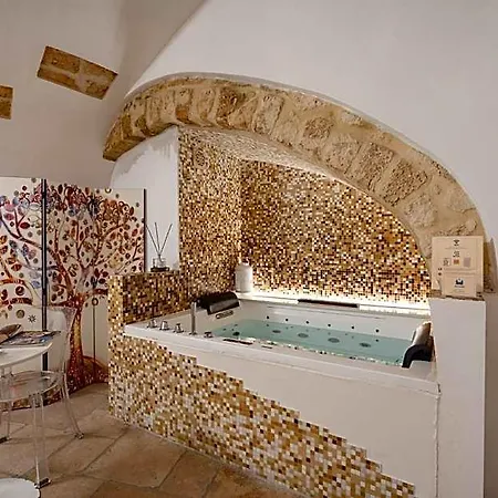 Bed & Breakfast Guesthost - Number 12 Luxury Bari