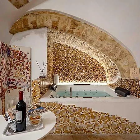 Guesthost - Number 12 Luxury Bed & Breakfast Bari